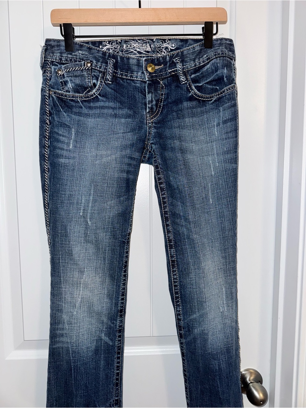 Express Jeans Women’s Size 4R Bootcut Medium Wash Stretch Denim - Picture 3 of 10